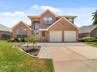 627 Gwyndellons Ln, Grand Prairie, TX 75052