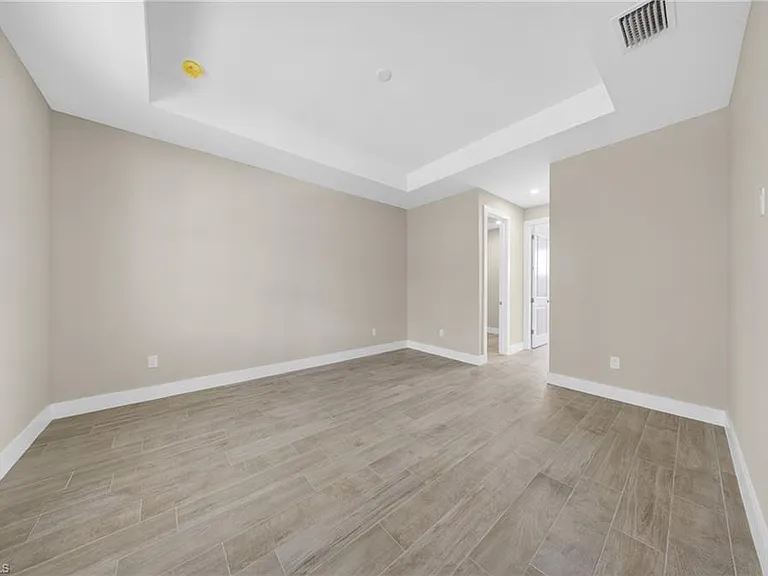 821 Moore Ave — Photo 13
