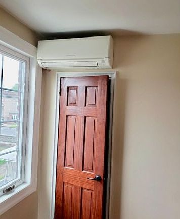 4th image of 1535 Dwight Pl