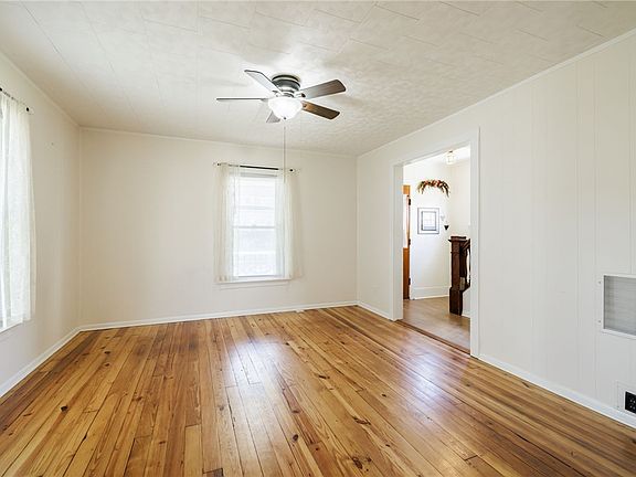 5th image of 103 Jefferson St