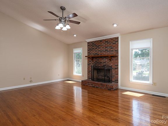 5th image of 1851 Plaza Dr