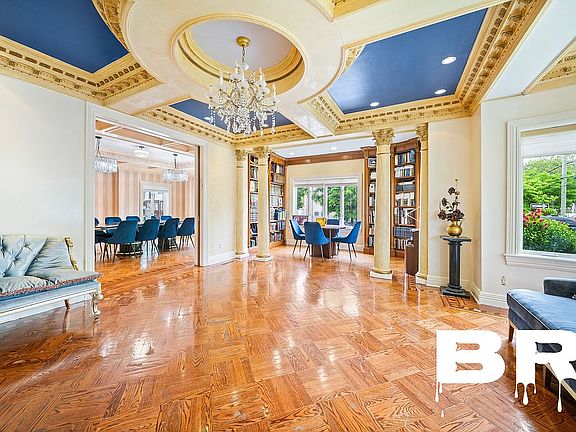 3rd image of 2723 Avenue House