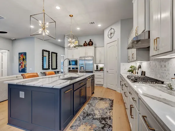 327 N Turks Cap Trl, Montgomery, TX 77316