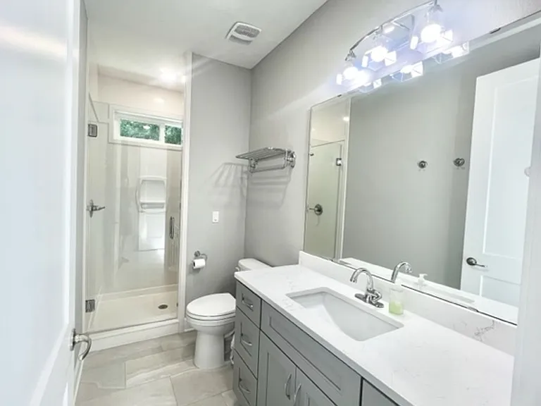 213 Allen St — Photo 9