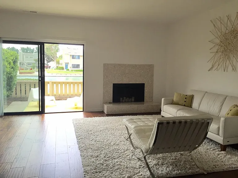 862 Andromeda Ln — Photo 2