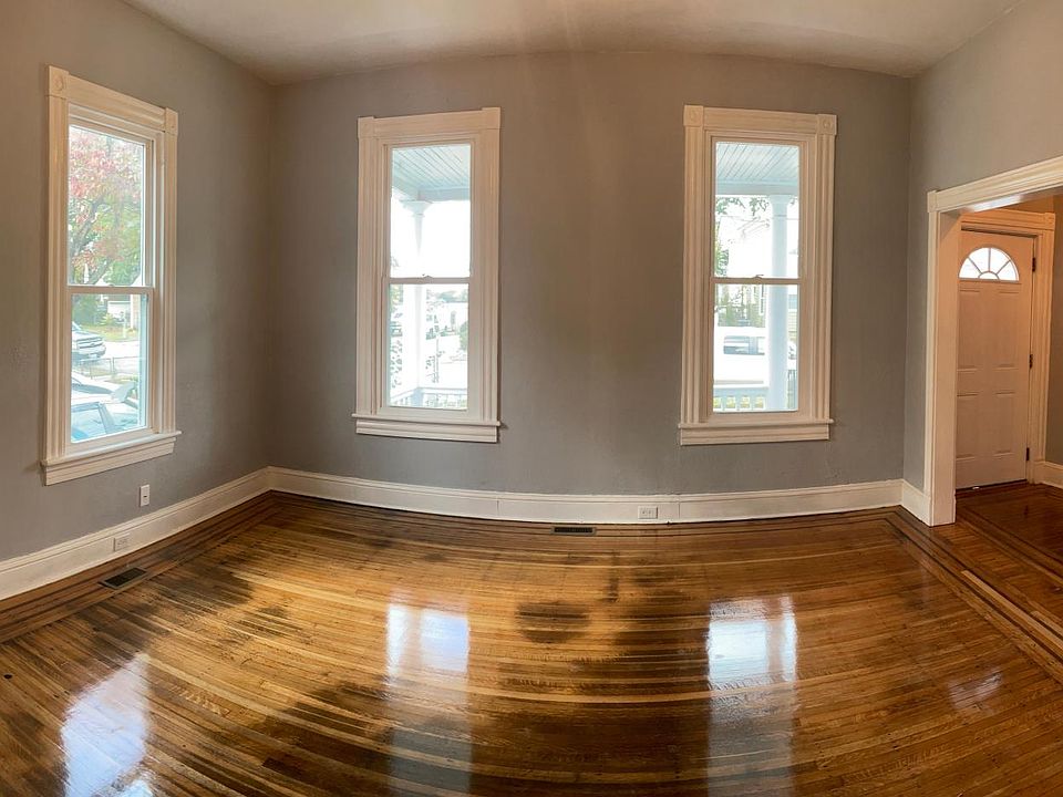 1st image of 1607 Spratley St Floor 1