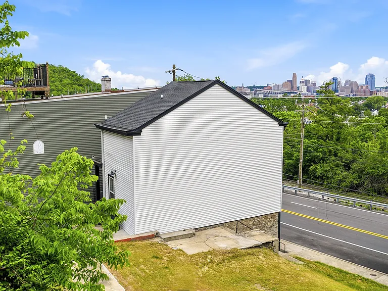 1255 W Pike St — Photo 37