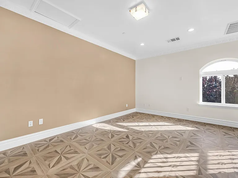 320 Tennyson Rd — Photo 4