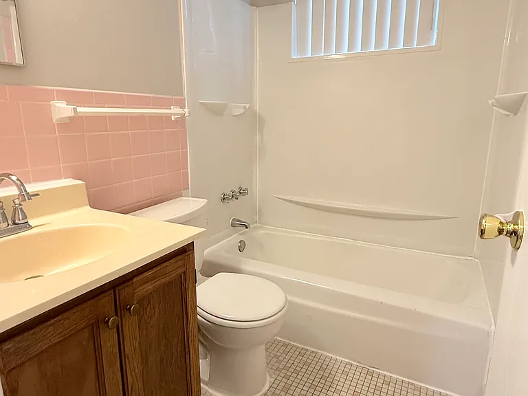 Pine Tree Park Apartments — Photo 21