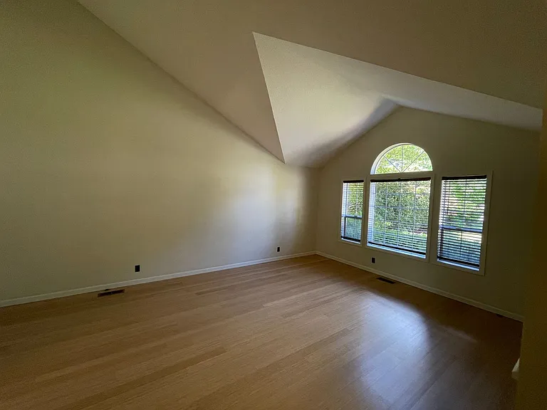 2456 Blackburn St — Photo 3