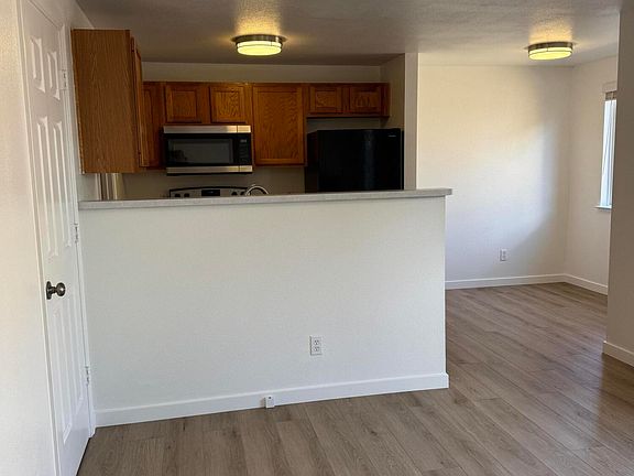 4th image of 3954 Village Dr