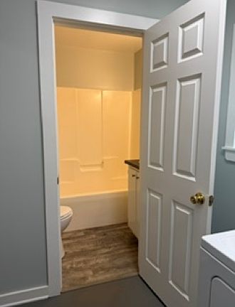 5th image of 301 Echols St