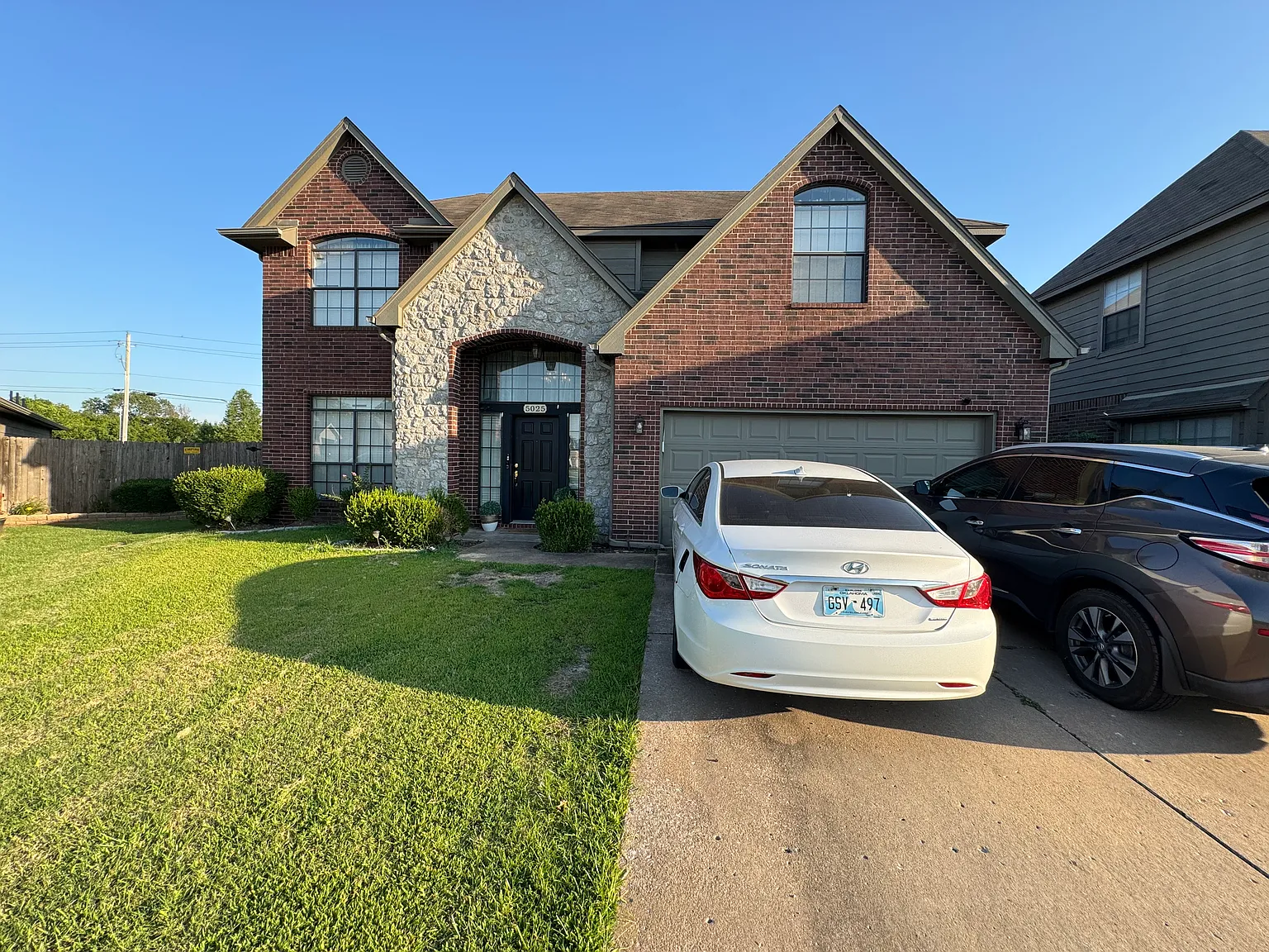 4 bed, 2571 sqft, $2,595 — Photo 2