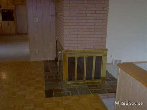 4th image of 787 Woods Ln