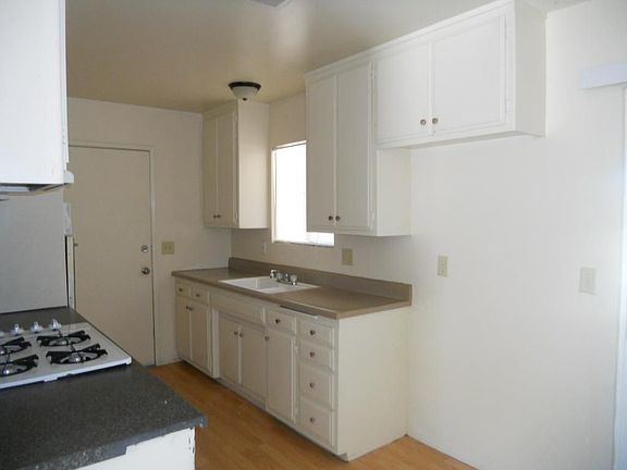4th image of 802 E Stetson Ave