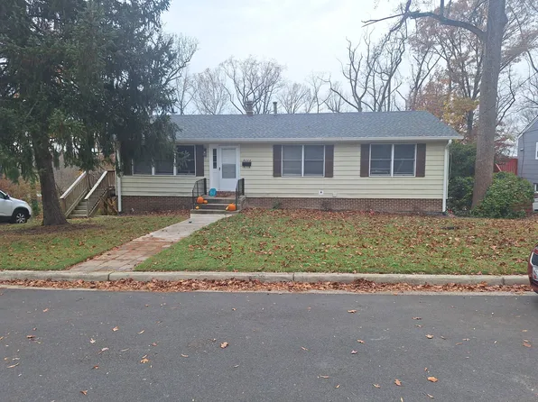 9008 Autoville Dr, College Park, MD 20740