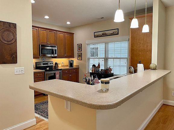 4th image of 255 Callaway Cir