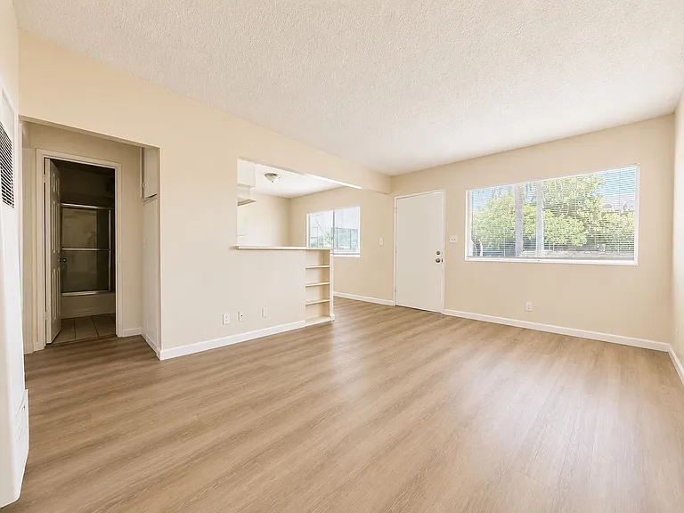 610 Orange Ave #7 — Photo 3