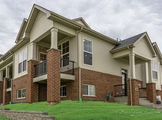 17 Woodmoor Ct, Lombard, IL 60148