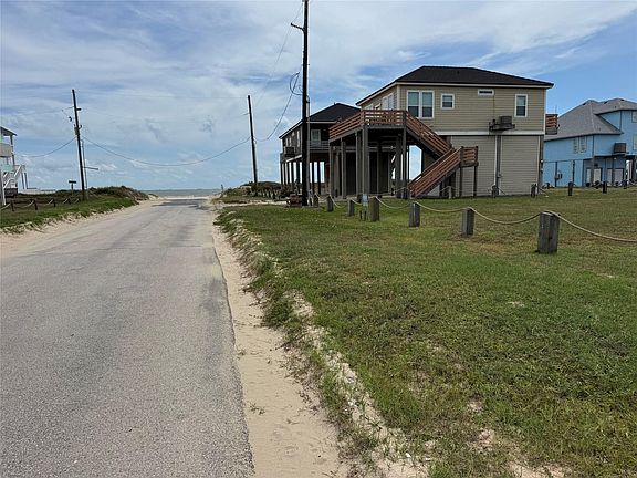 2nd image of 827 O'Neil Rd