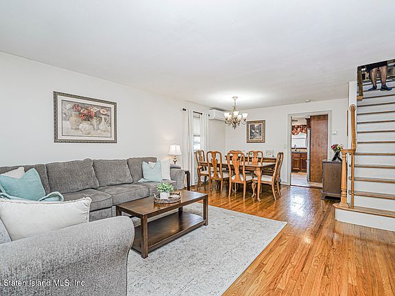 3rd image of 23 Ramblewood Ave