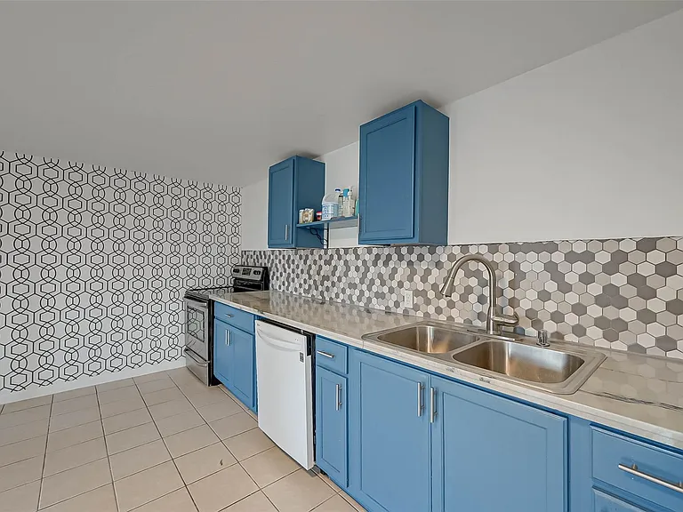 2111 Rosemead Dr #B — Photo 2