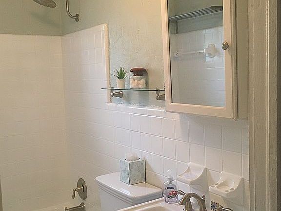 5th image of 311 N Lakeside Dr