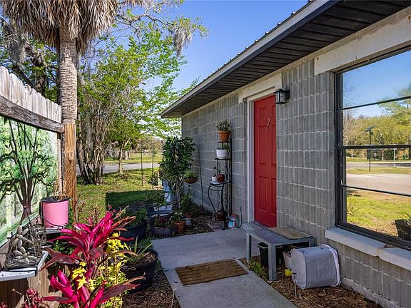 3rd image of 2321 SW 31st Pl