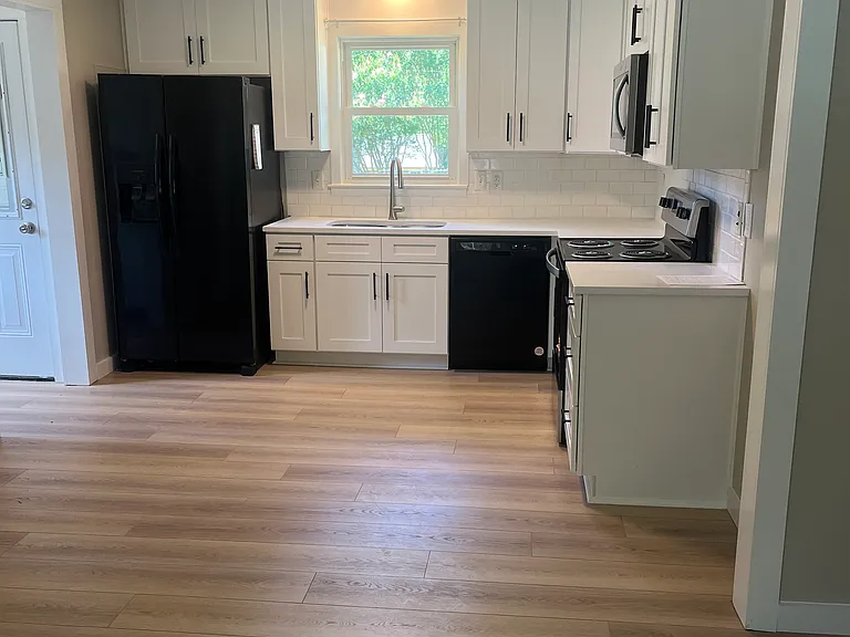 10400 Starwood Dr — Photo 4