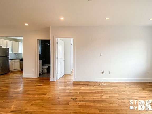 4th image of 226 Vernon Ave #4A
