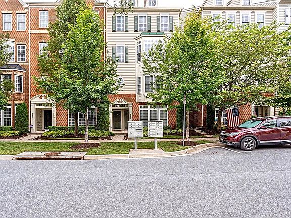 2nd image of 581 Whetstone Glen St #581