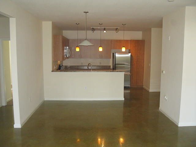 1st image of 1531 W Lemon St APT 2106
