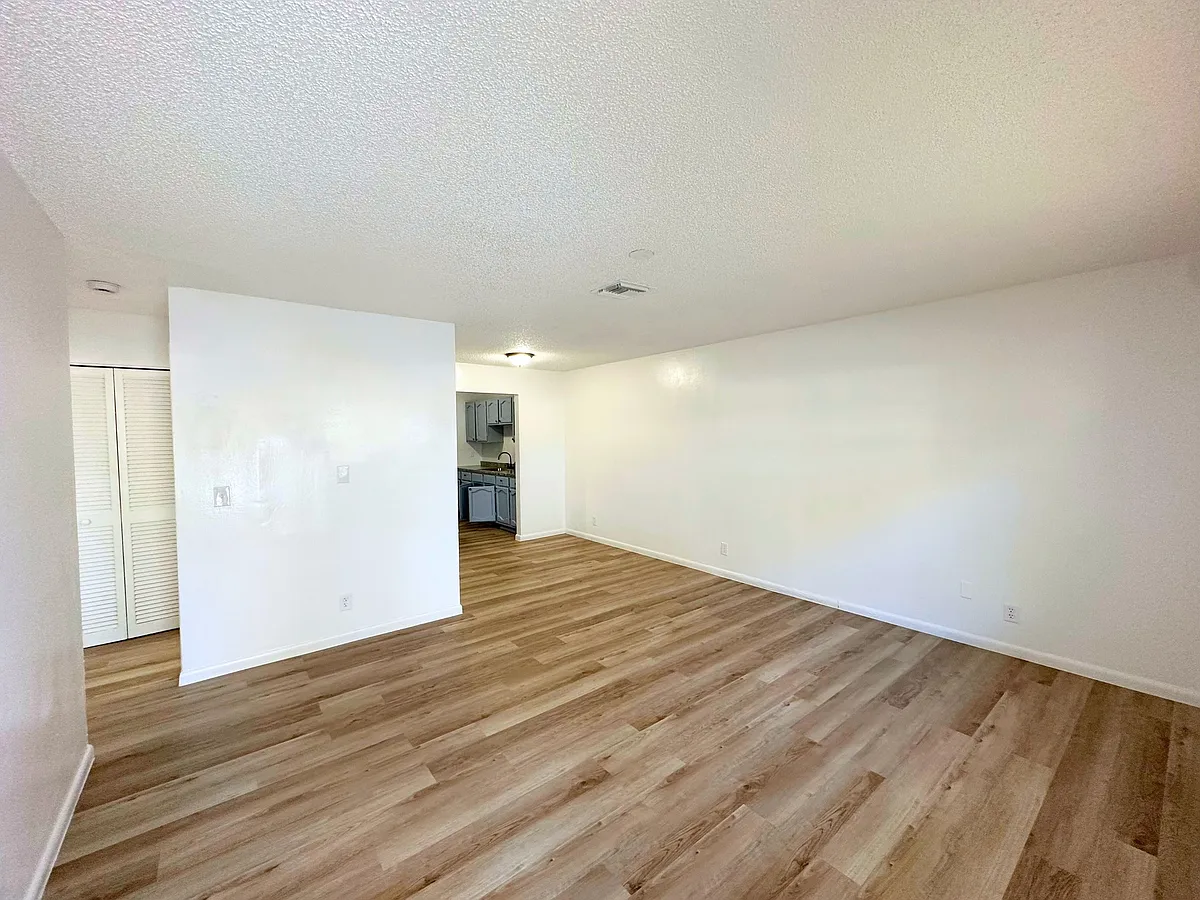 Building Photo - 3662 Davis Rd #3668