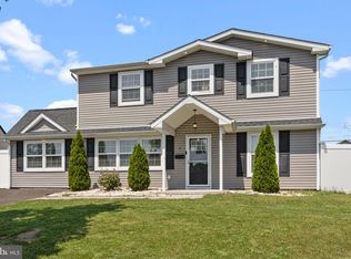 9 Verdant Rd, Levittown, PA 19057