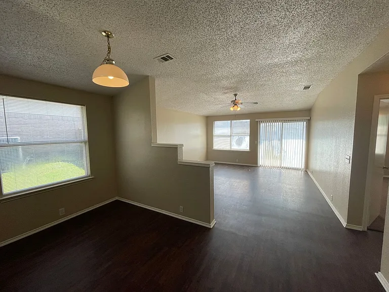 1611 Columbia Dr — Photo 12