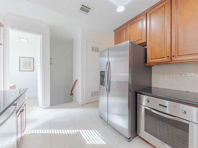 978 S Marengo Ave — Photo 11