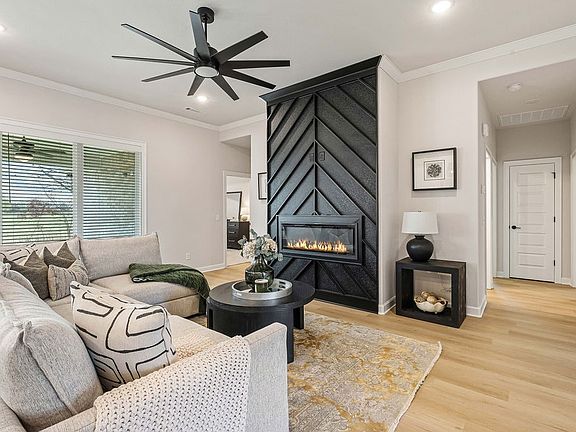 2nd image of 1602 Christman St