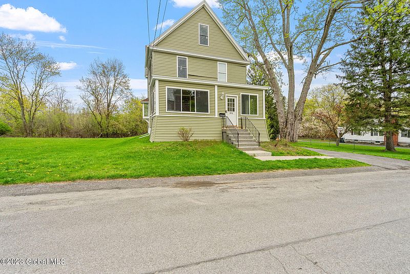 2nd image of 426 Stanford Avenue