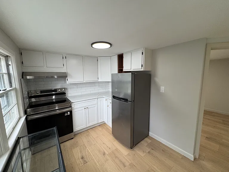 179-181 Leonard Pl #2 — Photo 6