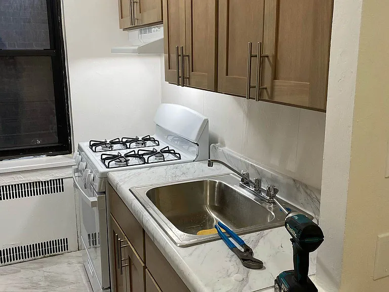 640 W 207th St #3 — Photo 7