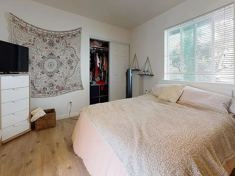 6180-6182 Mary Lane Dr — Photo 9
