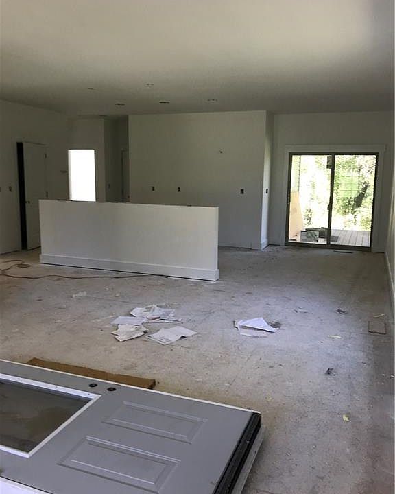 2nd image of 203 N Mapleton Dr E