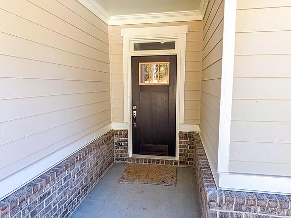 3rd image of 109 Davis Lane