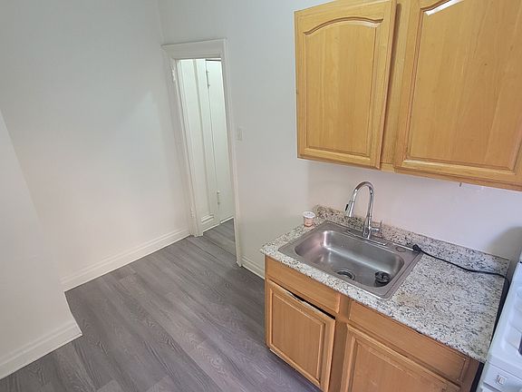 2nd image of 305 Fairmount Ave