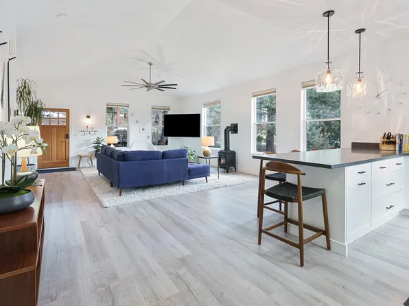 2201 Torrey Pines Dr, Bend, OR 97701