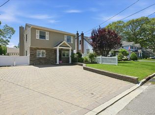 1924 Carroll Ave, Merrick, NY 11566