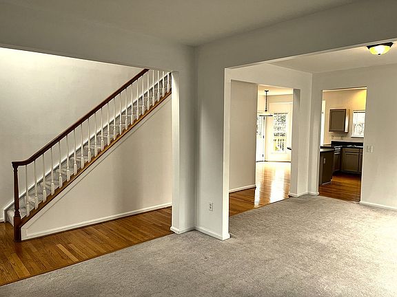 5th image of 255 Highgate Cir