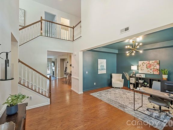 3rd image of 1405 Ridge Haven Rd