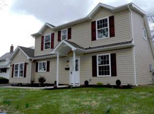 118 Idlewild Rd, Levittown, PA 19057