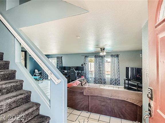 3rd image of 708 Plantain Lily Ave